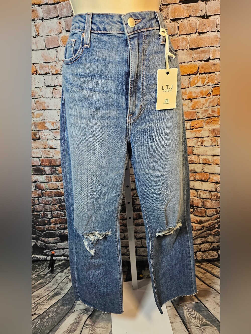 LTJ Letter to Juliet Venice High Rise Straight Jeans Size 27 NWT Distressed Raw